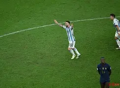 包含里昂中场阿乌亚透露留队意愿盼助球队跻身前列的词条